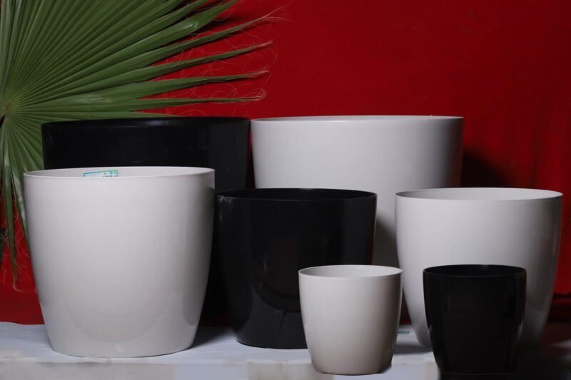 Mirrored Planters in Different Sizes