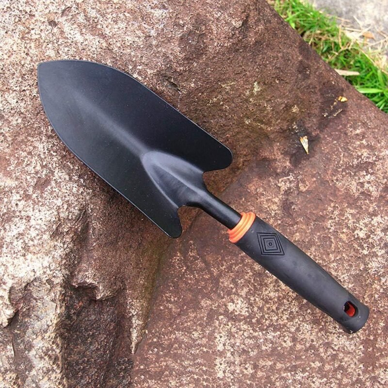 Heavy-duty black steel shovel - Image 3